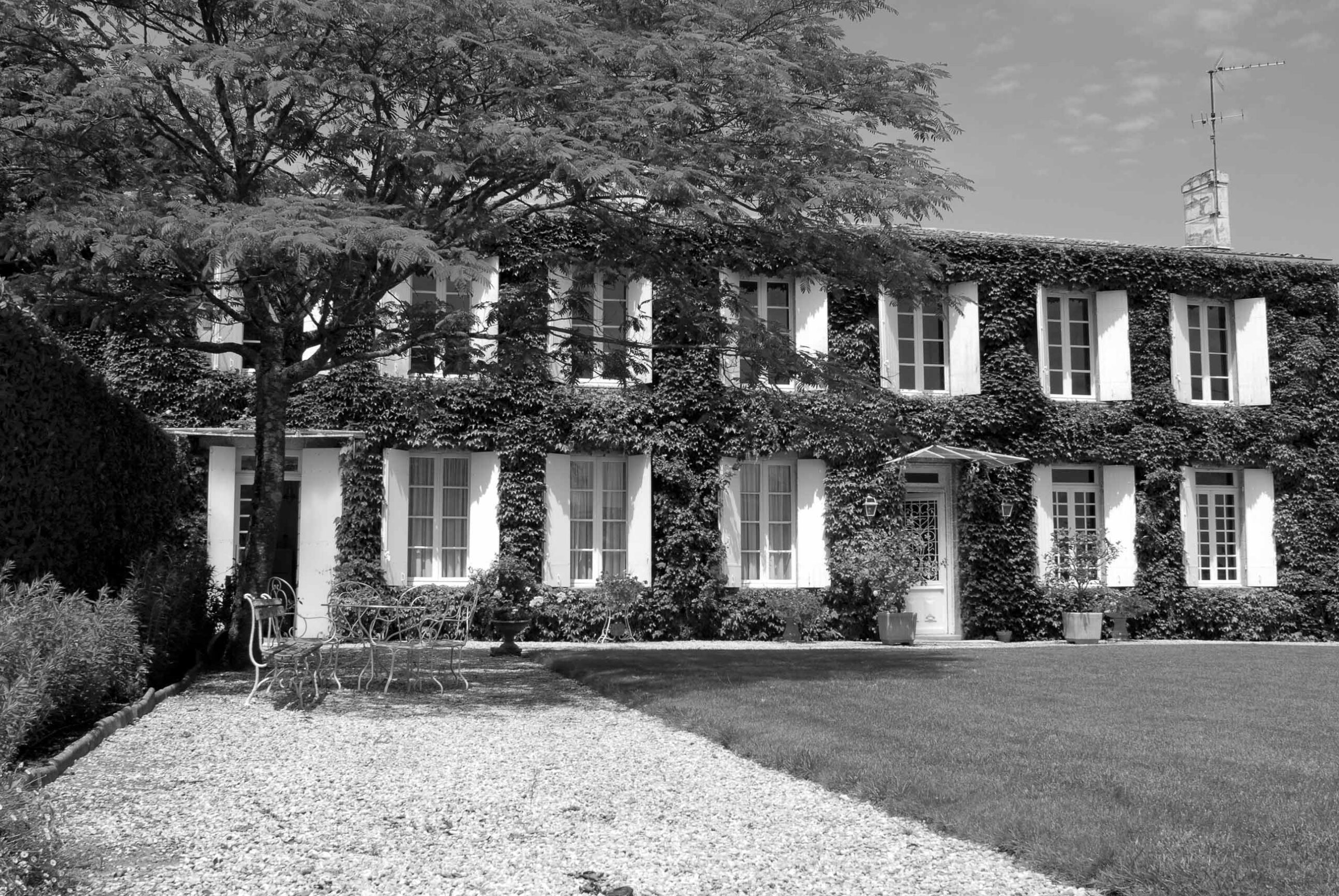 Learn about Chateau Haut Medoc, Guide Poujeaux, Moulis, Complete